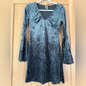 Chic Long Sleeve crushed Velvet Dress in Deep teal
